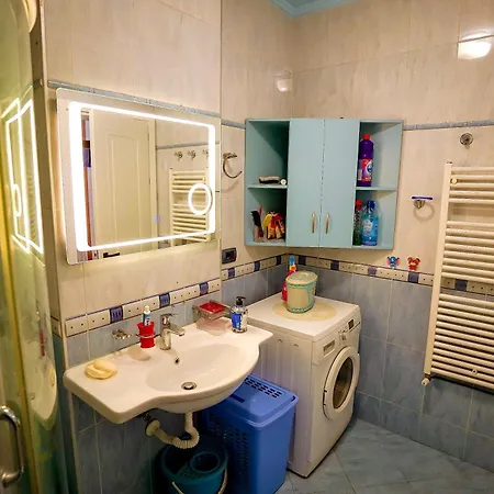 Center 2-bedrooms 2-bathroom Apartment