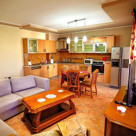 Center 2-bedrooms 2-bathroom Apartment Tirana