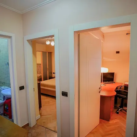 Center 2-bedrooms 2-bathroom Apartment Tirana