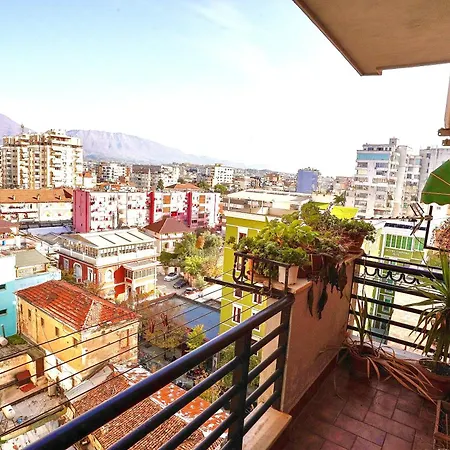 Center 2-bedrooms 2-bathroom Apartment