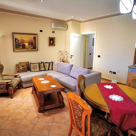 Apartment Center 2-bedrooms 2-bathroom *